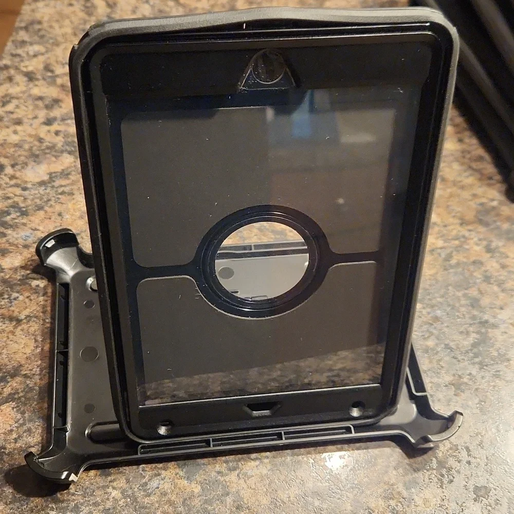 EUC OtterBox Gray Protective Case F/ipad 5th & 6th Generation